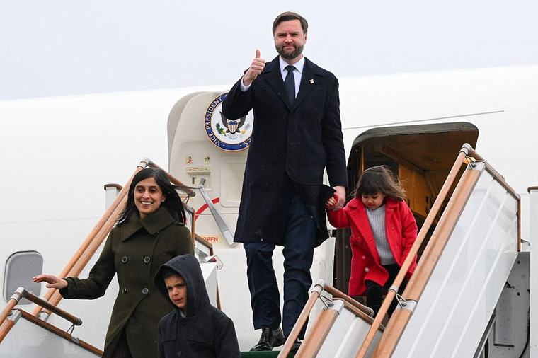 White House plans boost for traditional families with new benefit