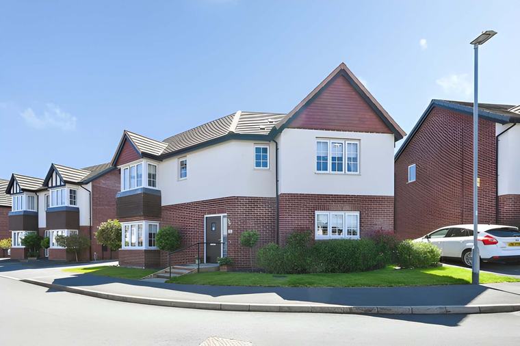 Four-bedroom Mansfield home with south-facing garden and garage