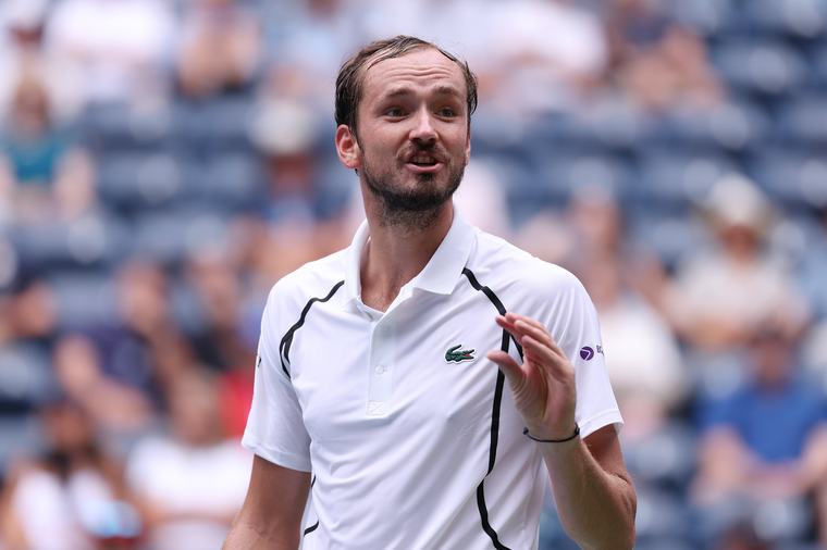 Daniil Medvedev rages at US Open officials after birds impact match