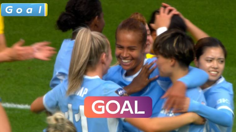 Fowler scores the opening goal for Manchester City!