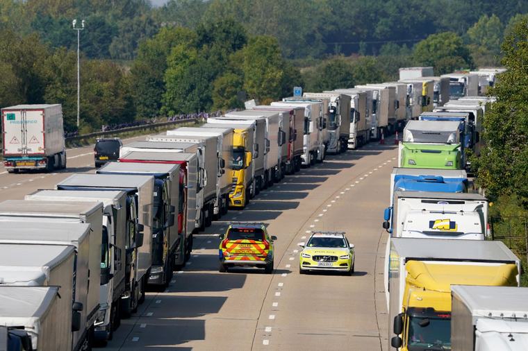 Masked protesters block Dover roads in ‘anti-illegal migrant demo’