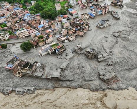 Nepal flash flood: more than 1,500 missing, mostly tourists, after disaster kills at least 165 at Tibet border