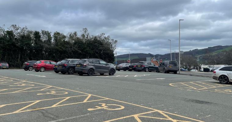 Welshpool residents urged to give views on Saturday free parking as trial set to end