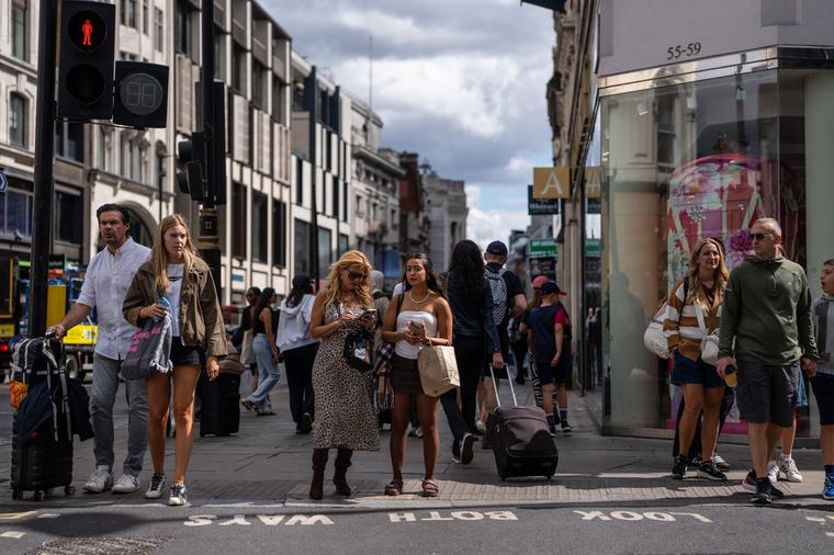 Retailers in need of ‘lifeline’ as footfall declines despite shoppers returning after hot weather