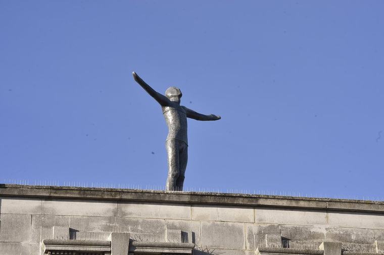 Do the rooftop statues overlooking Cathedral Square still make you ‘look up’?