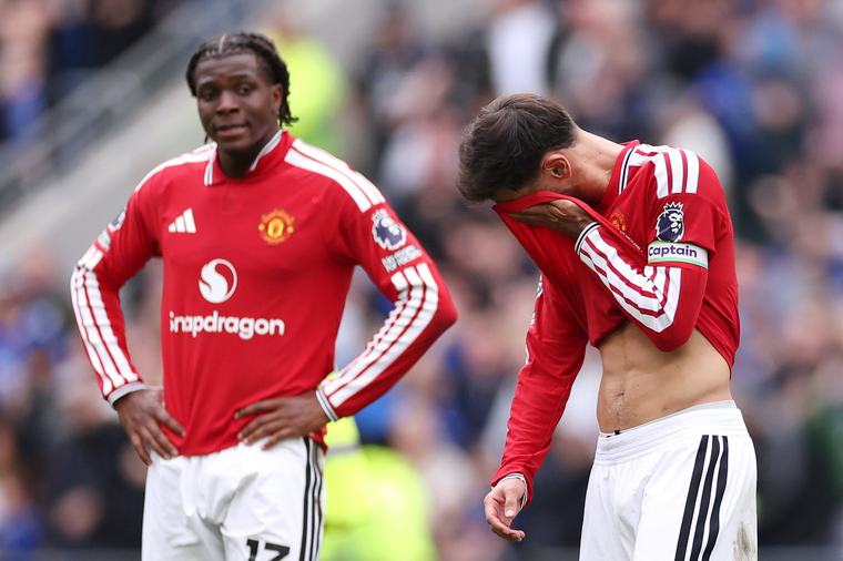 Manchester United paying price for defensive neglect after devastating Everton draw