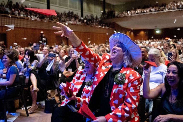 Teams studying kissing and nose-blowing win Ig Nobel prizes for quirky science
