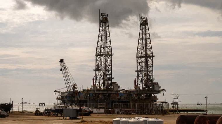 Trump-linked companies race to secure deals for Venezuela’s oil