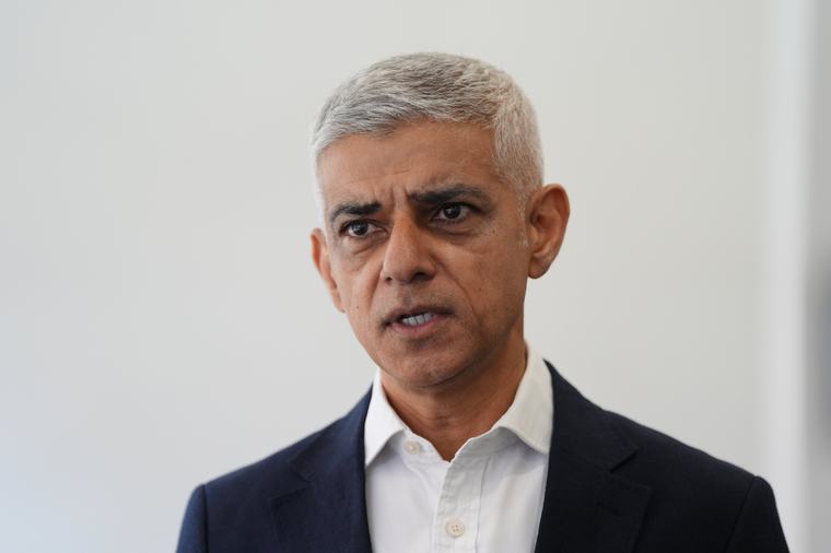 Sadiq Khan's DVLA conviction for failing to pay car tax quashed after falling victim to 'scam'