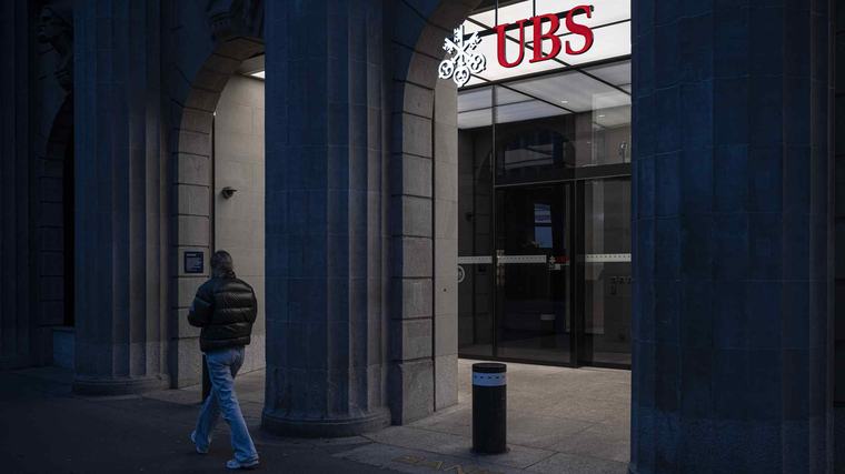 UBS demands new junior bankers show AI proficiency