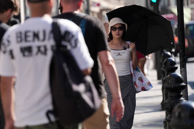 Retail footfall down despite return of shoppers after heatwave